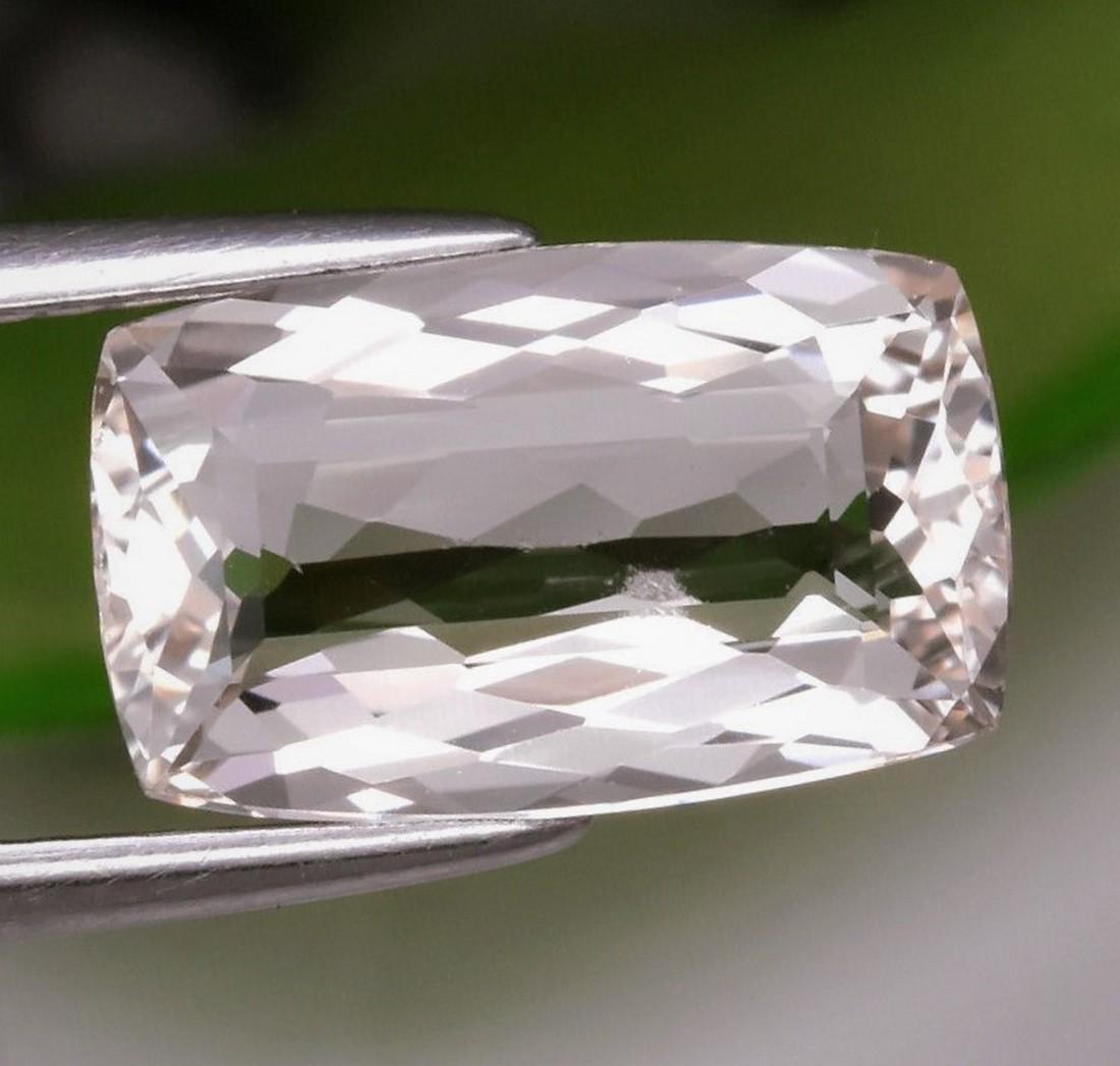 Natural White Pinkish Morganite Ancient Cut Unheated: No Reserve! Title: Natural White Pinkish Morganite Ancient Cut Unheated Gemstones: Morganite Carat Weights: 0,50 approx. Size/Dimensions: 6 x 4 mm approx. Additional Info: Transparency: eye clean. Ori
