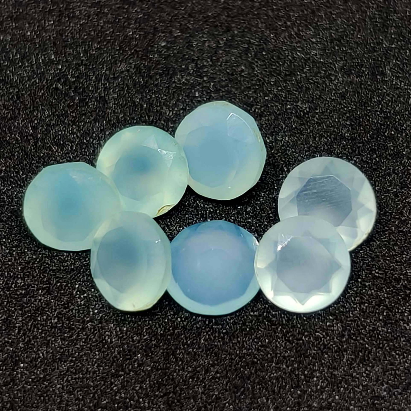 5.40 ct Natural Aqua Chalcedony Faceted Lot: No Reserve! Gemstones: Chalcedony Carat Weights: 5.40 ct Size/Dimensions: 6 X 6 mm Shipping: Domestic: Flat-rate of $7.00 to anywhere within the contiguous U.S. International: Foreign shipping rates a