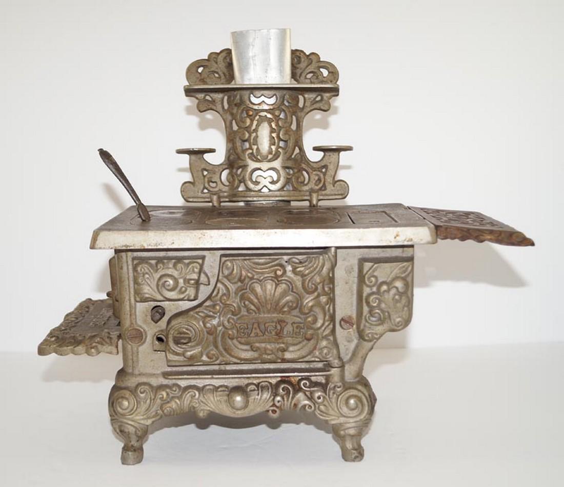Antique Eagle Stove Cast Iron Hubley Toy (1 of 5)