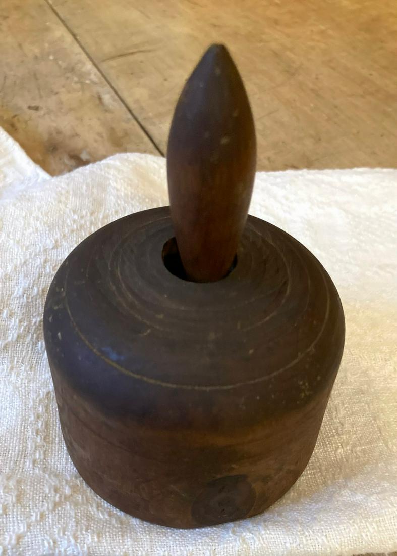 19thc carved beaver butter mold (1 of 3)