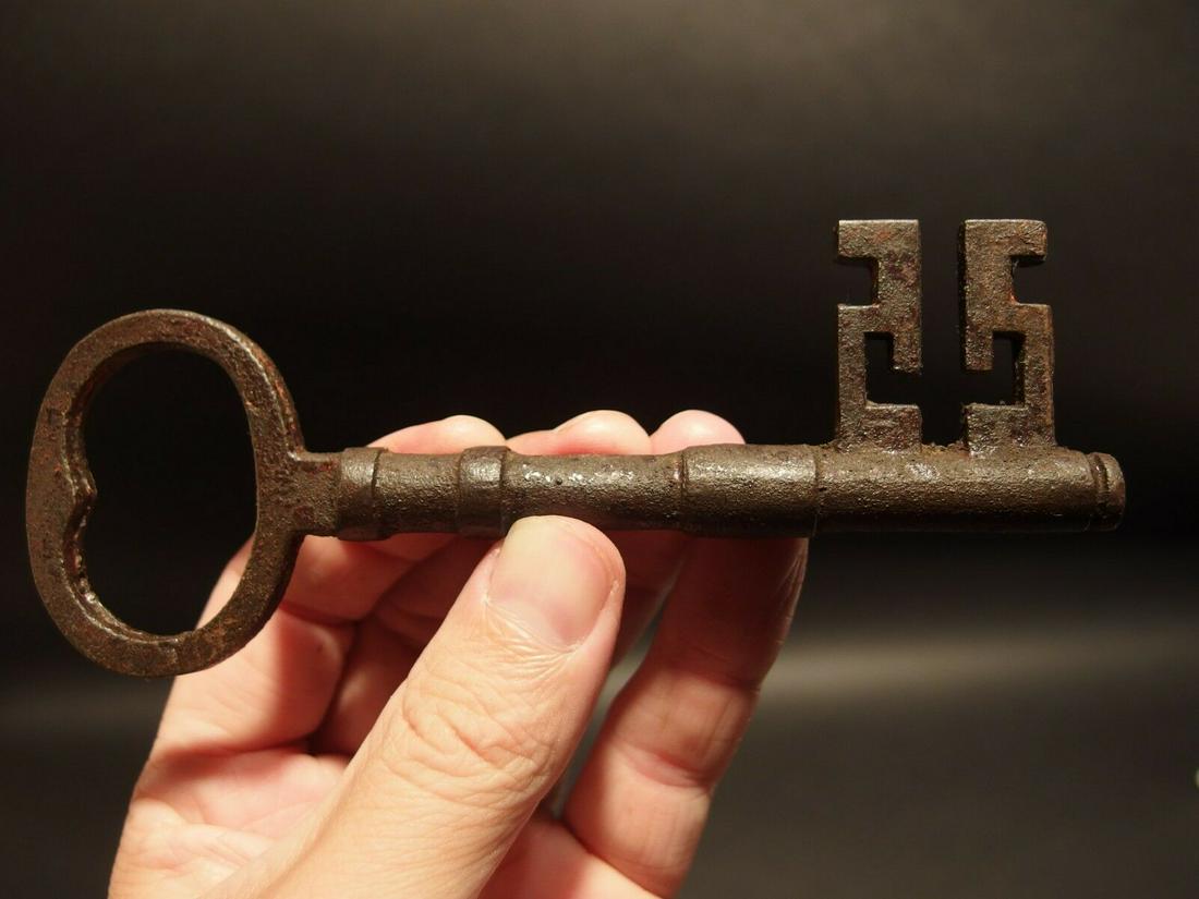 Iron Large Skeleton Church Key (1 of 9)