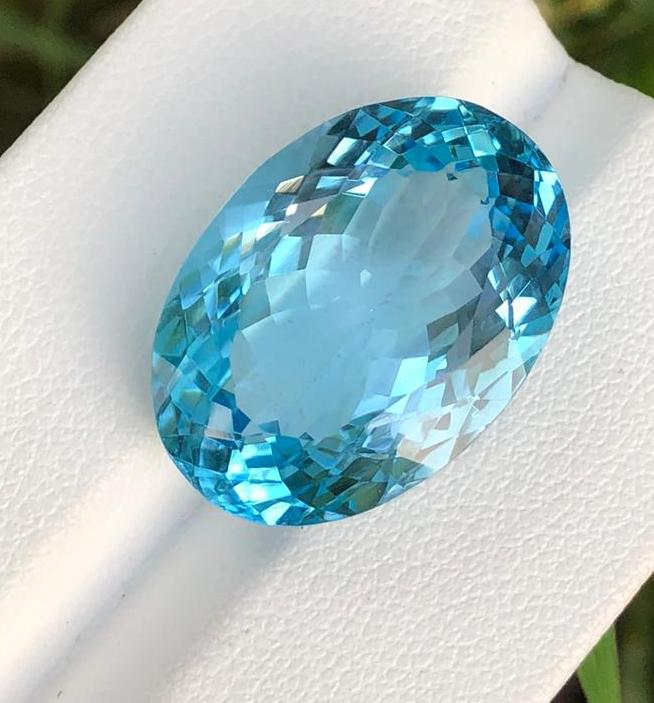 25 Carats Natural Swiss Blu Topaz Oval Cut ~ 22x15x10 MM: Title: 25 Carats Natural Swiss Blu Topaz Oval Cut ~ 22x15x10 MM Gemstones: Topaz Carat Weights: 25 Carats Size/Dimensions: 22x15x10 MM Additional Info: Natural Reserve: $120.00 Shipping: Domestic
