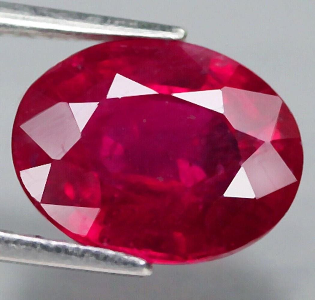 2,20 cts Natural Oval Red Ruby (1 of 3)