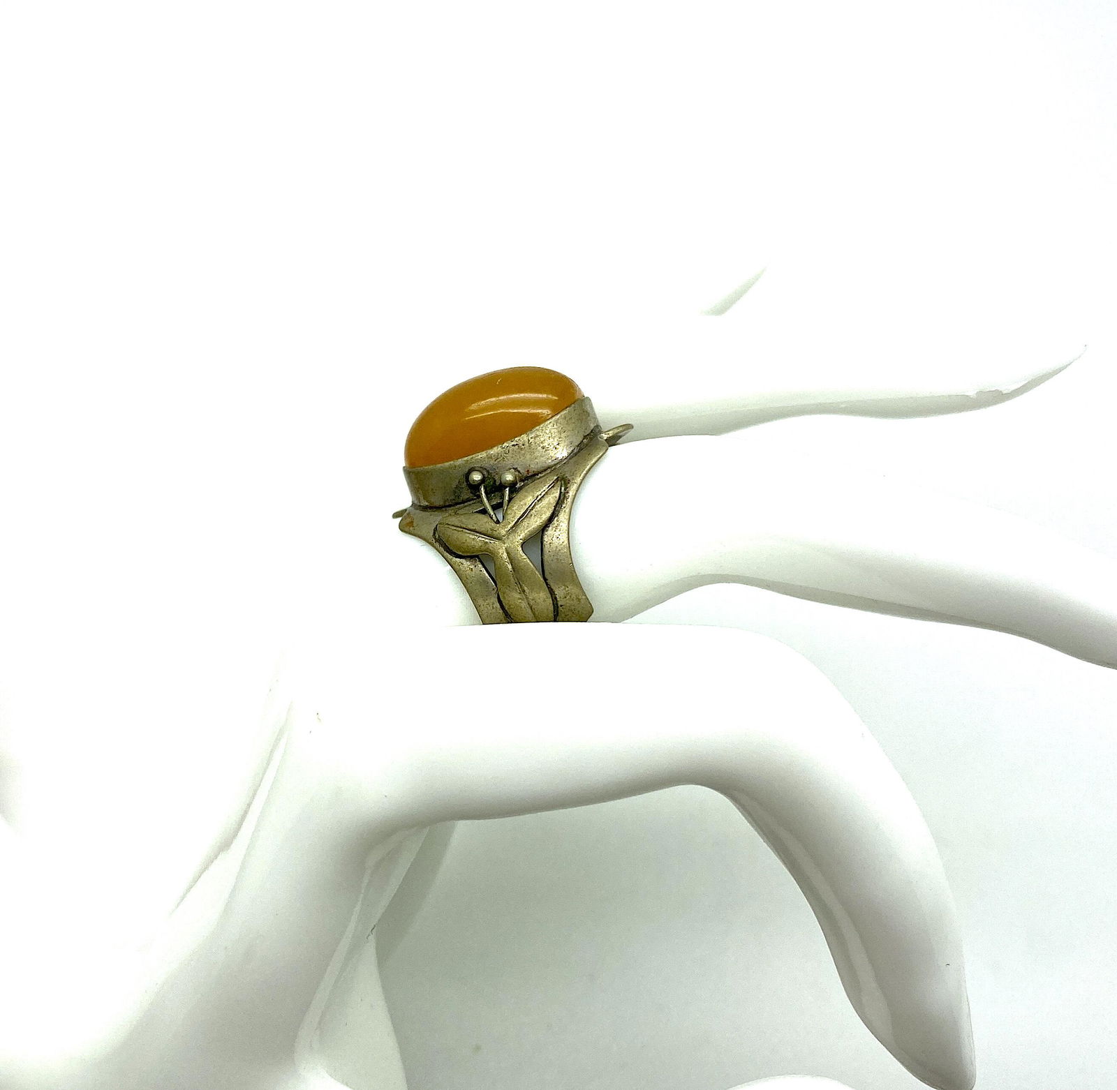 Incredible Unique Vintage Bakelite Ring (1 of 7)