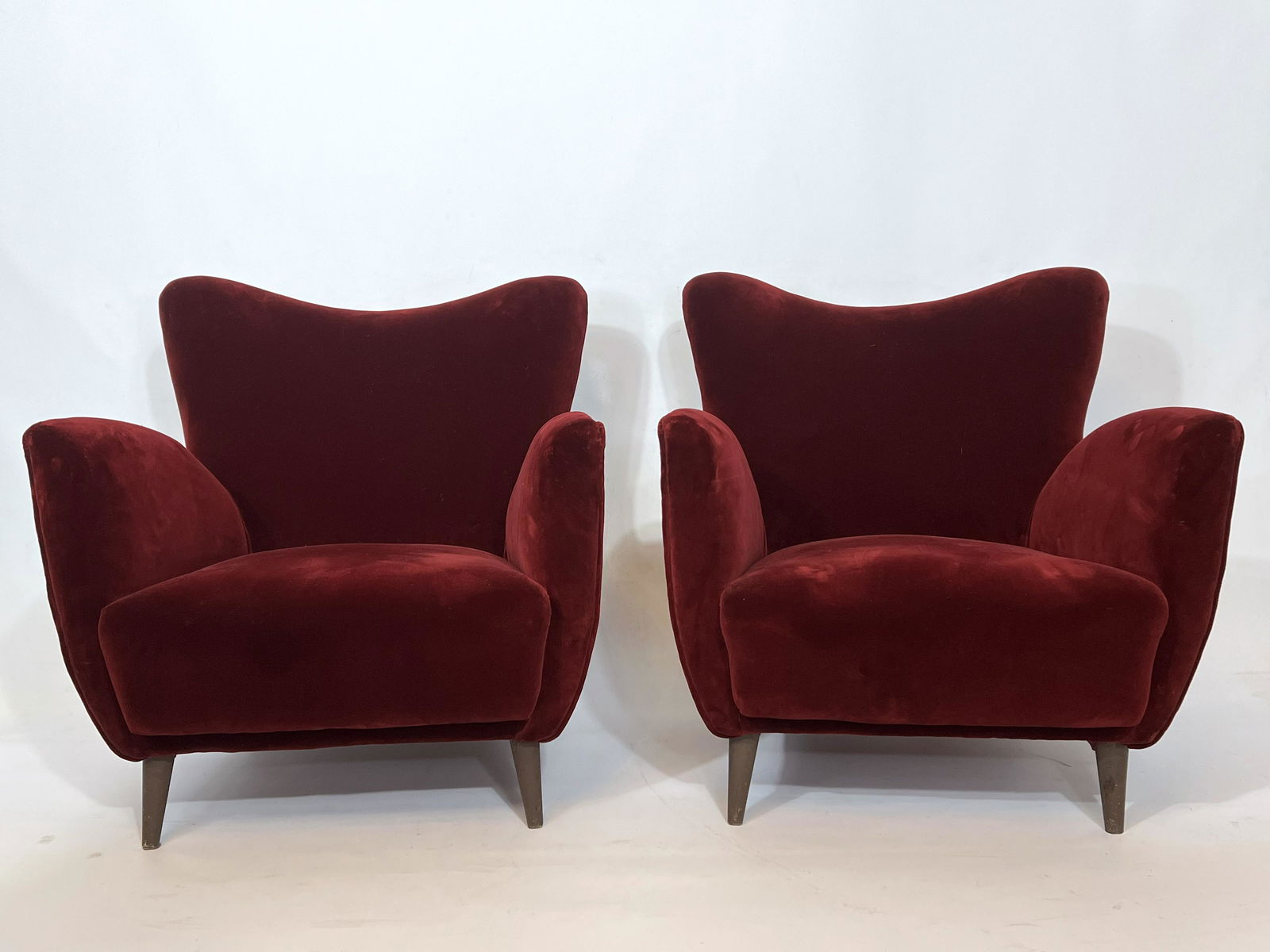 Gio Ponti style, mid-century red velvet armchairs. Set of two (1 of 10)
