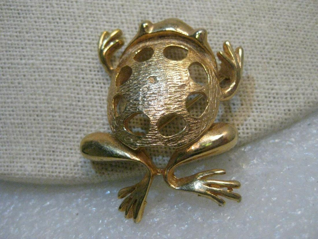 Vintage Frog Brooch, Gold Tone, signed JJ, 1980's, 1.5" (1 of 4)