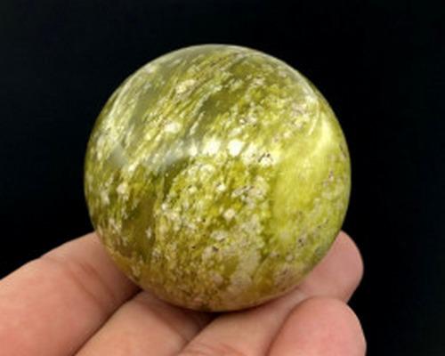 919 Cts Beautiful Serpentine Healling Sphere (1 of 3)