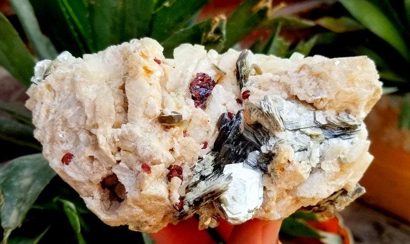 634 Gram Beautiful Natural undamage Stepped Almandine Red (1 of 10)