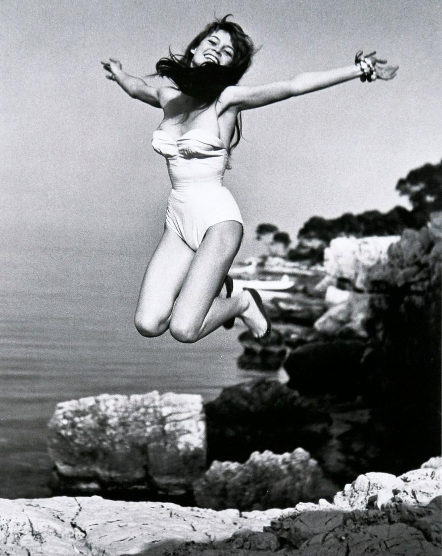 Philippe Halsman: Brigitte bardot.La Madrague,1955 (1 of 1)