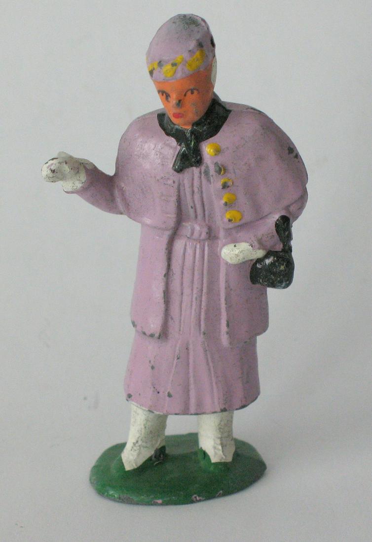 Vintage cast lead figure of an elegant lady. (1 of 2)