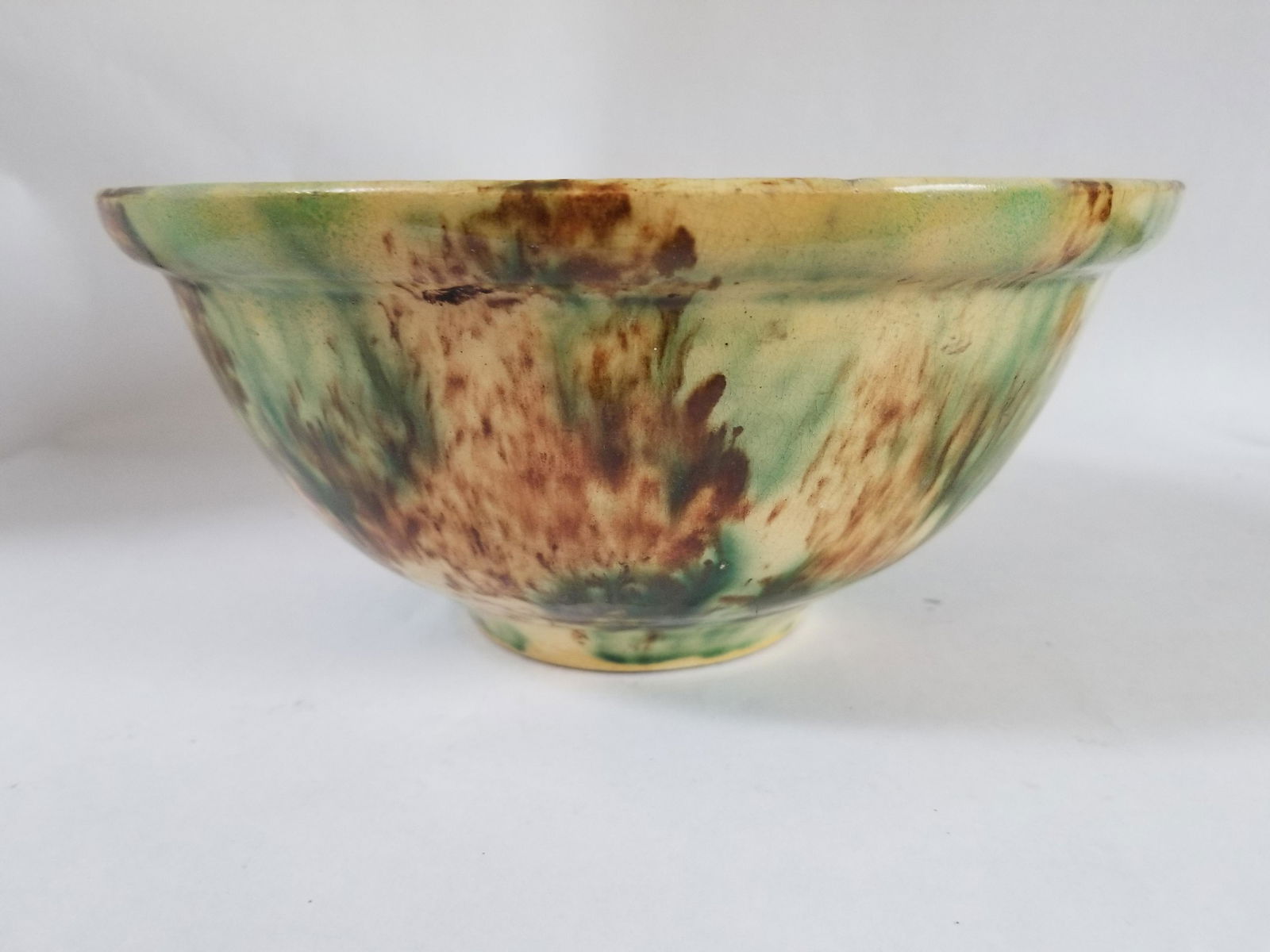 Ohio yellowware bowl with bi-colored sponging: Title: Ohio yellowware bowl with bi-colored sponging Provenance/Additional Info: Made by Brighton Pottery Co Zanesville. I can safely attribute this as I have owned marked examples. Early 20th c. Exce