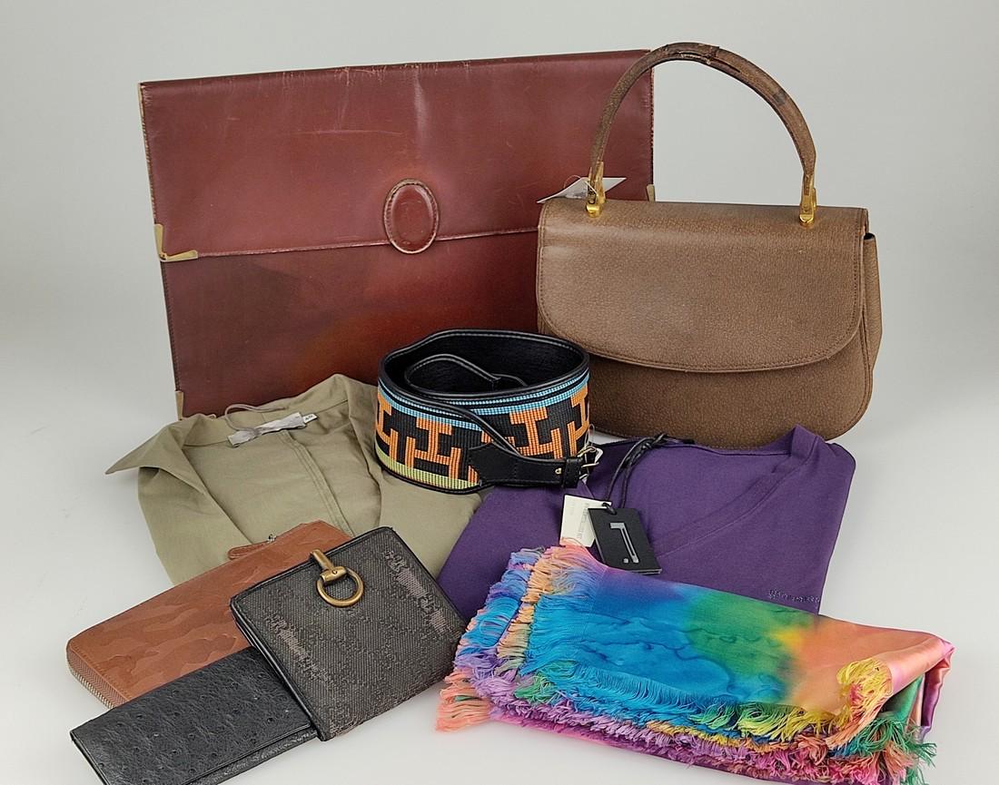 GUCCI, CARTIER, ETRO Lot of 10 pieces of luxury brands: Title: GUCCI, CARTIER, ETRO Lot of 10 pieces of luxury brands Material: Leather, canvas, ostrich leather, cotton Size/Dimensions: Size S fit. Description: (LOTTO13LA). Lot of 10 pieces of luxury brand