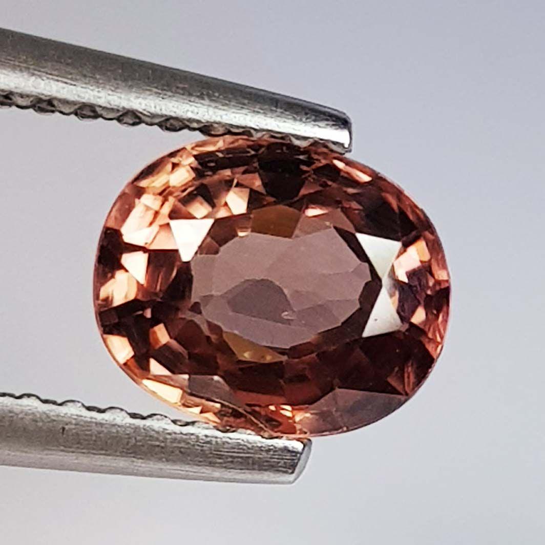 1.72 ct Natural Zircon Oval Cut: No Reserve! Title: 1.72 ct Natural Zircon Oval Cut Color/Clarity: VVS Gemstones: Loosegemstone Carat Weights: 1.72 Size/Dimensions: 7.20 x 5.90 x 3.50 Additional Information: Oval - Cambodia Shipping: