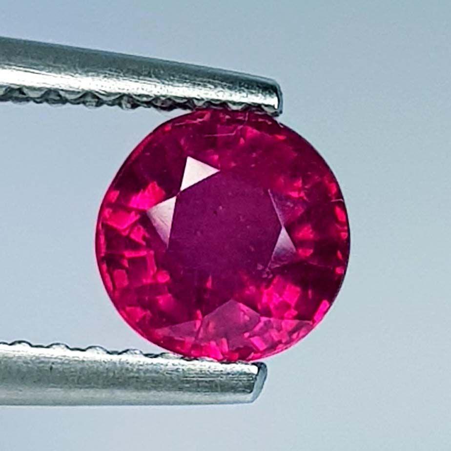 1.33 Ct  Natural Ruby Round Cut (1 of 2)