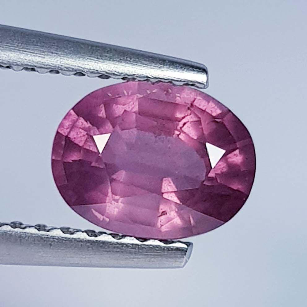 Natural Spinel Oval Cut 1.07 ct (1 of 2)