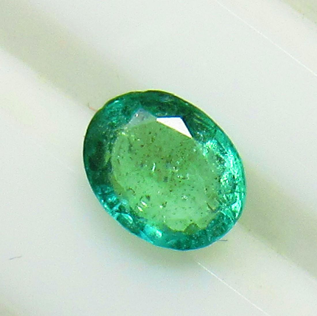 0.97 Ct Natural Zambian Emerald Oval Cut (1 of 2)