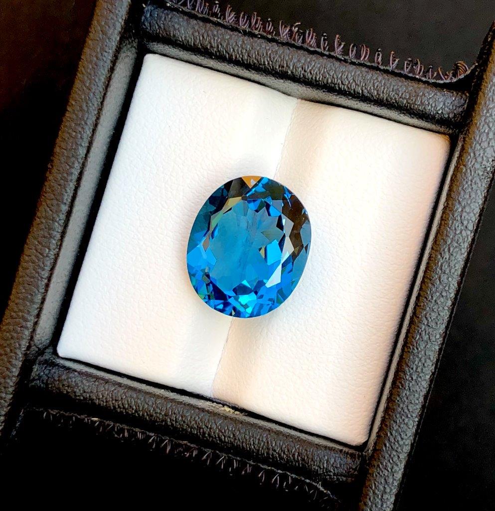 Genuine London Blue Topaz in Grade AAA - 9.15 Carats - 14X12X7 mm (1 of 5)