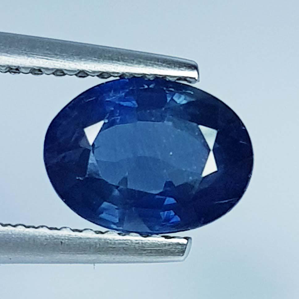 1.52 ct Natural Blue Sapphire: No Reserve! Title: 1.52 ct Natural Blue Sapphire Color/Clarity: VS Gemstones: Loosegemstone Carat Weights: 1.52 Size/Dimensions: 8.00 x 6.00 x 3.50 Additional Information: Oval - Burma Shipping: Dome