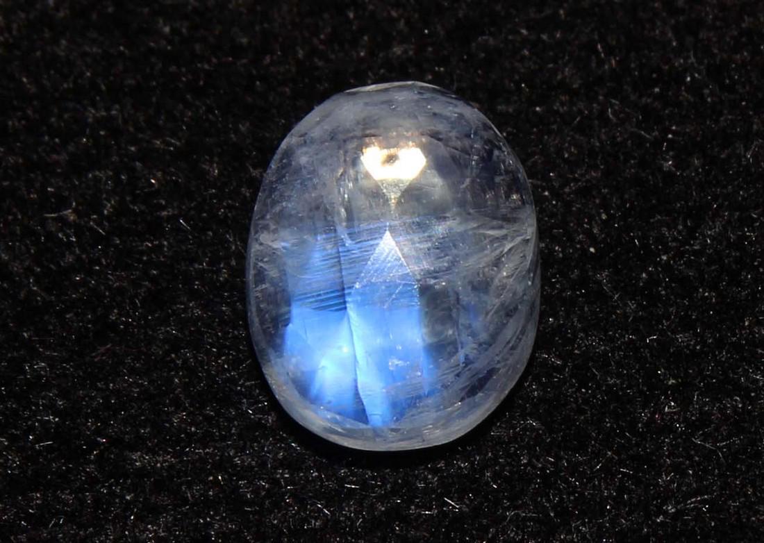 1.32 Cts Natural Rainbow Moonstone: No Reserve! Gemstone : Natural Rainbow Moonstone Shape and cut : Oval Cut Weight : 1.32 Carats Measurements : 8x6 mm Color : Colorless Transprancy : Transparent Treatment : No Treatment Origin : India