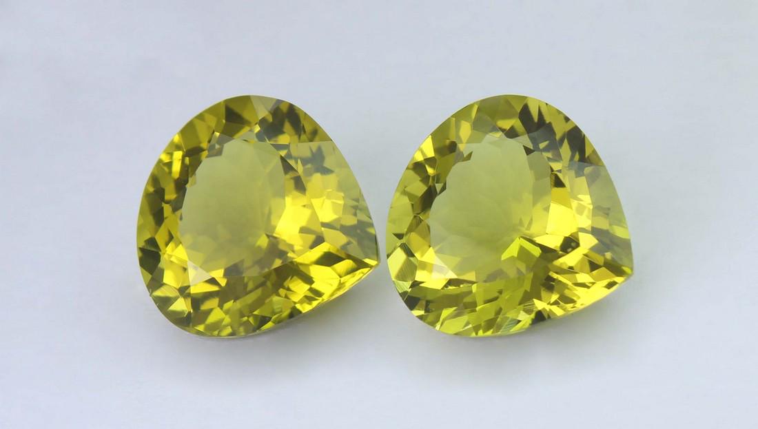 13.29 Cts Natural Lemon Lot: No Reserve! Gemstone : Natural Lemon Origin : Brazil Weight : 13.29 carats Dimensions : 13.40x13.34x7.92 mm , 13.28x13.25x7.47 mm Shape/Cut : Pear Cut Number Of Stone : 2 Colour : Yellow Transparency 