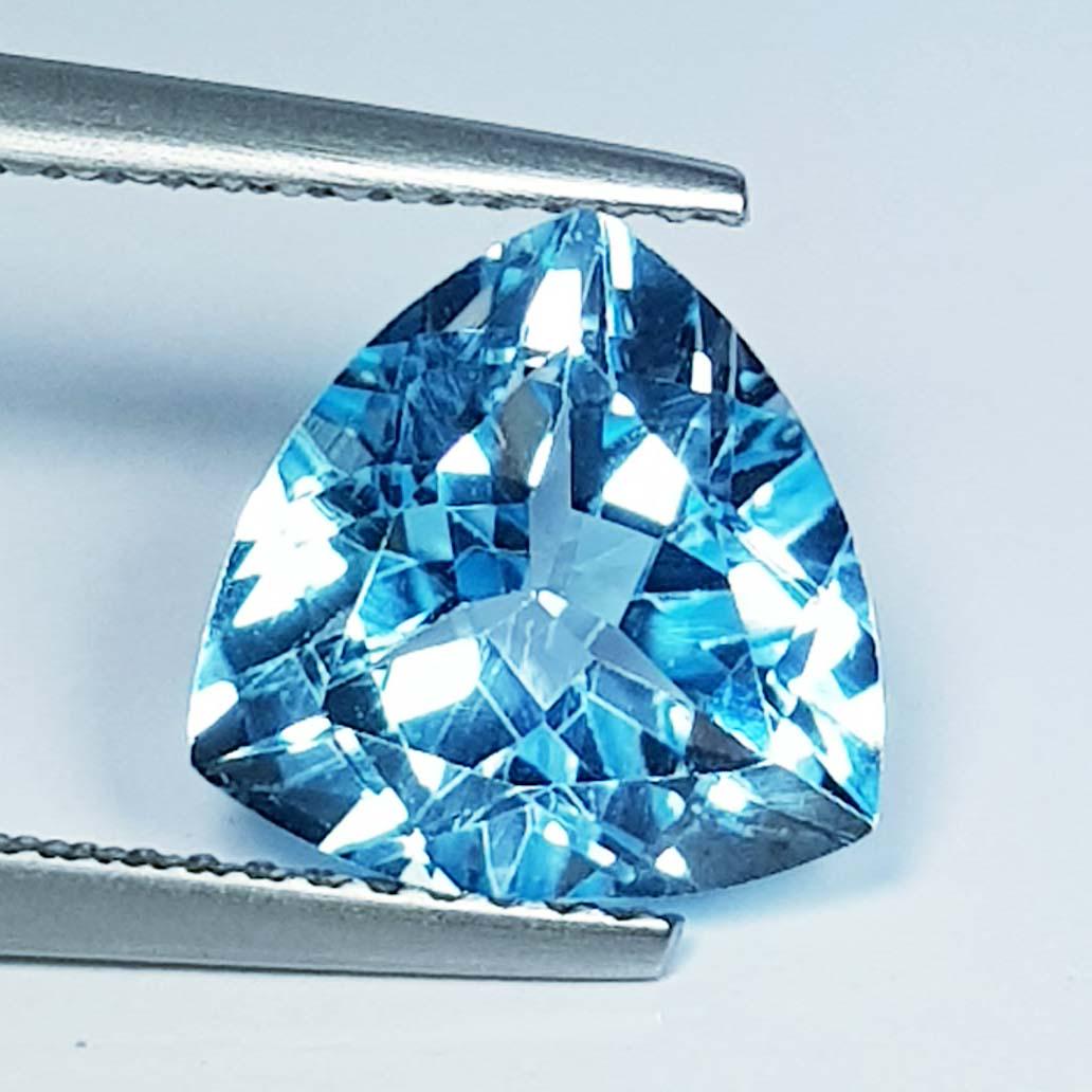 Natural Blue Topaz Triangle Cut 4.01 ct (1 of 5)