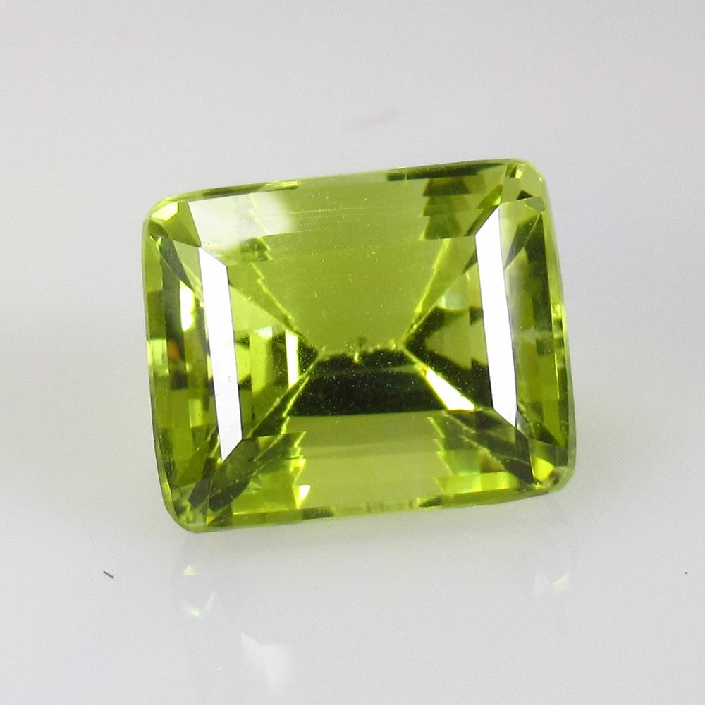 11.13 Ctw Natural Lemon Quartz Octagon Cut: No Reserve! Title: 11.13 Ctw Natural Lemon Quartz Octagon Cut Stone Clarity: VVS Gemstones: Lemon Quartz Carat Weights: 11.13 Size/Dimensions: 13.70 x 11.20 x 11.10 mm Additional Information: Good Lus