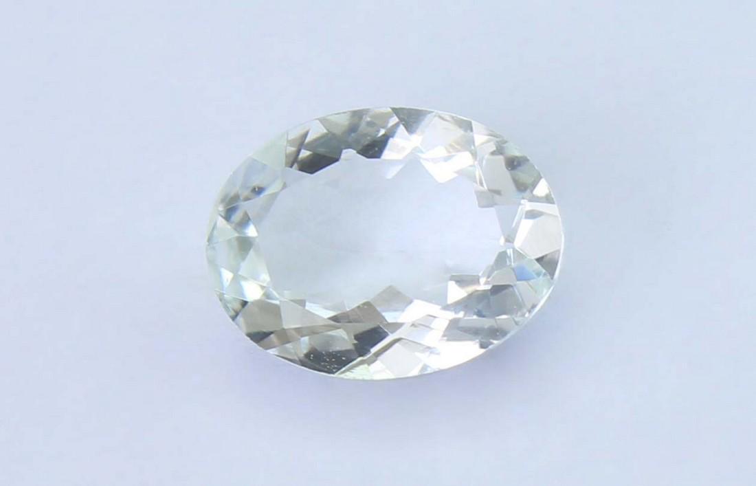 0.90 Cts Natural White Beryl: No Reserve! Gemstone : Natural White Beryl Origin : Brazil Weight : 0.90 Carats Dimensions : 8x6 mm Shape : Oval Cut Color : Colorless Transparency : Transparent Clarity : No visible inclusion Shippin