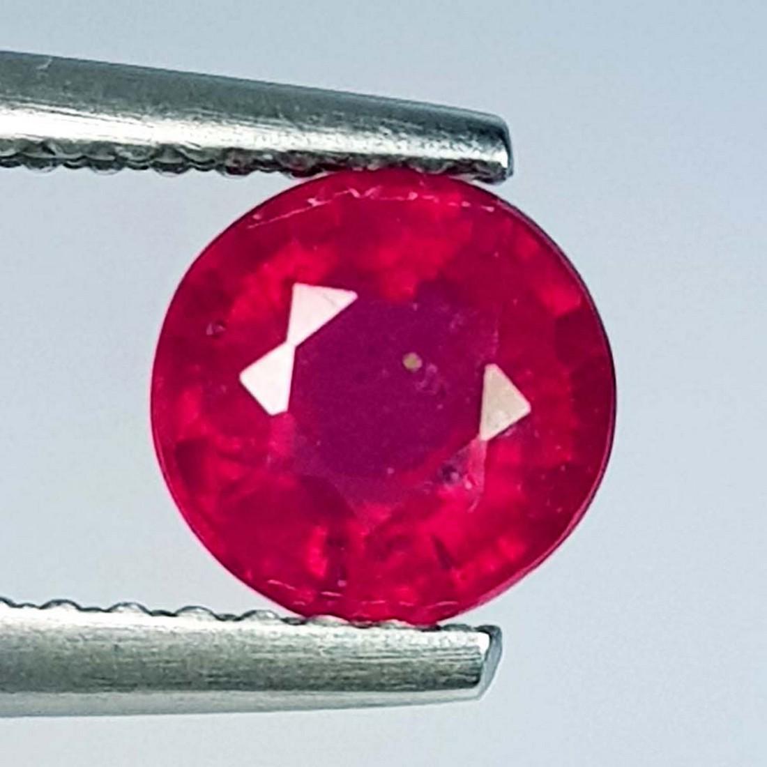 1.27 Ct Natural Ruby Round Cut (1 of 2)