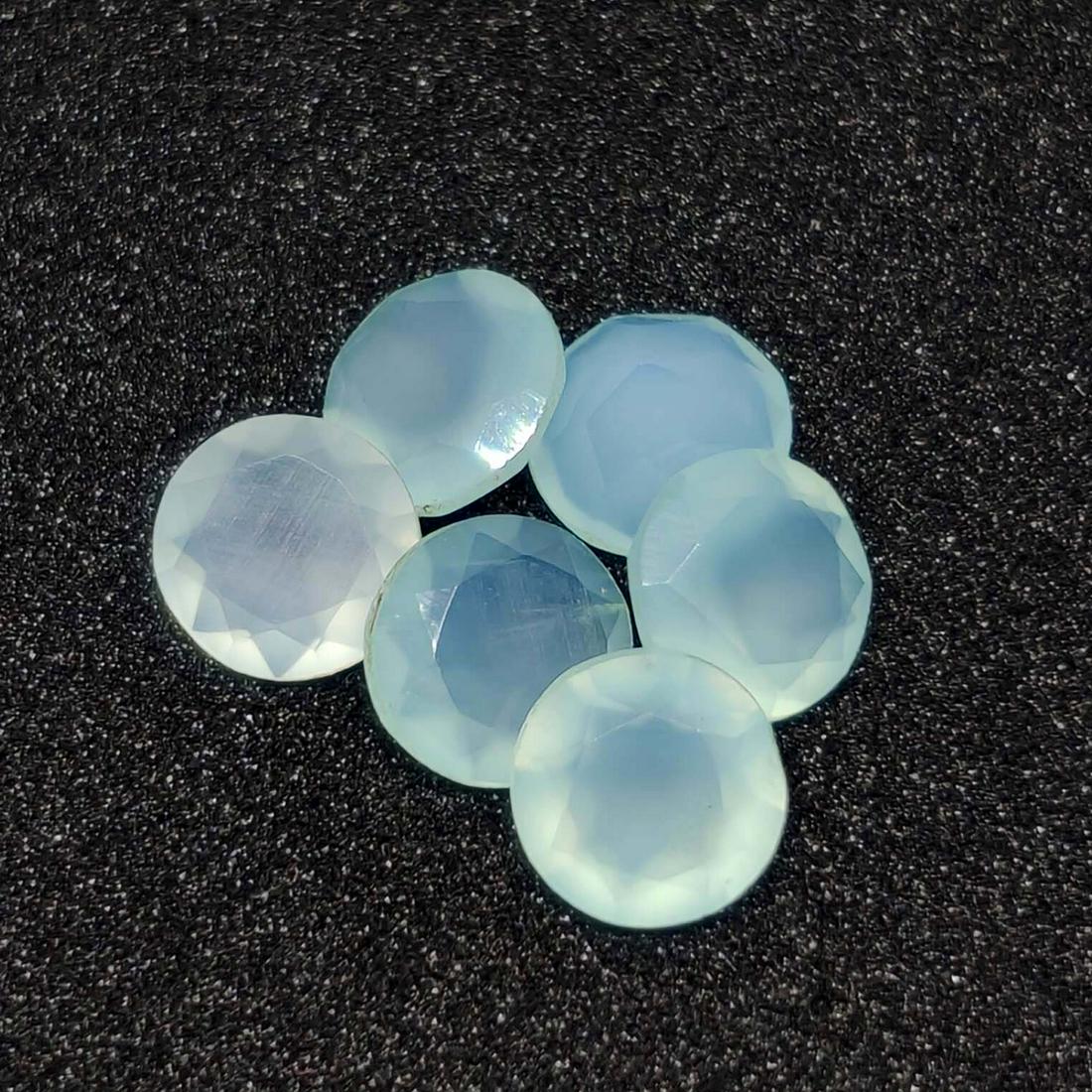 3.95 ct Natural Aqua Chalcedony Faceted Lot: No Reserve! Title: 3.95 ct Natural Aqua Chalcedony Faceted Lot Description: Gemstones: Chalcedony Carat Weights: 3.95 ct Size/Dimensions: 6 X 6 mm Gemstone: Chalcedony Quantity: 1 Shipping: Dom