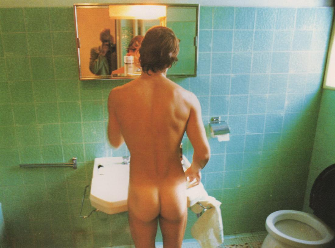 DAVID HOCKNEY - Peter Washing, Belgrade, 1960: Artist: DAVID HOCKNEY Print Title: Peter Washing, Belgrade, 1960 Medium: Photo-lithograph Printed in Germany in 1980s Image size (inches) approx. 7 x 5” Reserve: $30.00 Shipping: Domestic: Flat-