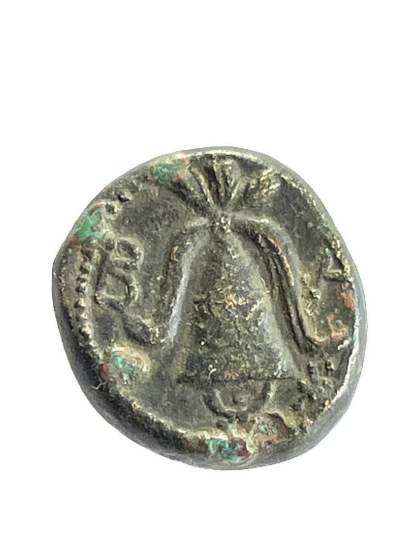 Ancient Greece, Macedonian kingdom, 326-310 B.C.E. Alexander the Great. Shield / helmet (1 of 2)