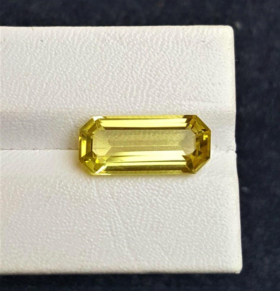 Flawless Lemon Quartz - 8 Carats: Title: Flawless Lemon Quartz - 8 Carats Gemstones: Lemon Quartz Carat Weights: 29.1 Carats Size/Dimensions: 20X9X7 mm Additional Info: Flawless Lemon Quartz - 8 Carats Reserve: $40.00 Shipping: D