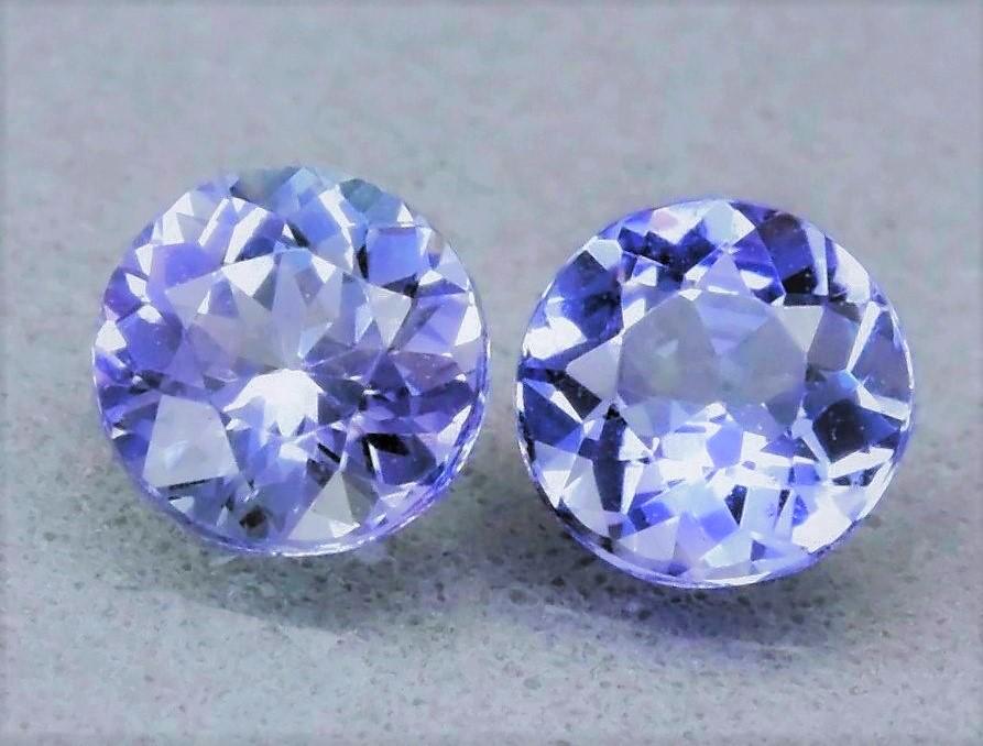 Pair of Natural Tanzanite Round Shape Untreated: Title: Pair of Natural Tanzanite Round Shape Untreated Gemstone: Tanzanite Carat Weight: 0,50 aprox. Size/Dimensions: 4 mm approx. Additional Information: Specie: Natural Tanzanite Unheated Untreated 