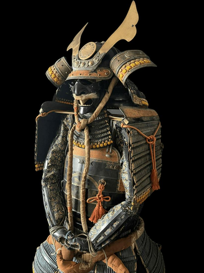 Japanese Samurai Armor (Yoroi) Showa period: (Consignment sale) Japanese Samurai Armor (Yoroi) This yoroi has a great beautiful kabuto and has a good appearance. The details are authentic and original, the materials used are of high and good qua