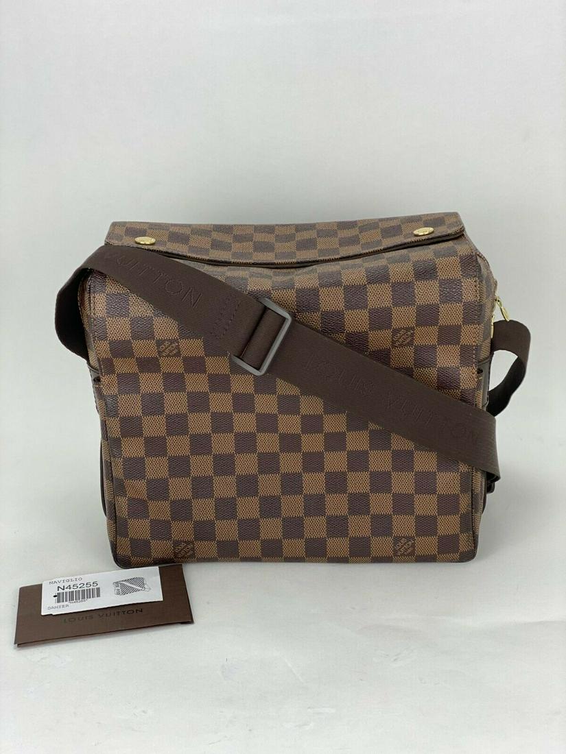 Louis Vuitton Bag Damier Ebene Canvas Naviglio Shoulder Messenger Bag A771: SKU A771 0621 Pre-Owned 100% Authentic Louis Vuitton Naviglio Bag N45255 RATING: B..very good, well maintained, shows minor signs of wear MATERIAL: Damier Ebene Canvas DROP: 12.6-23.6inches (32-60cm)