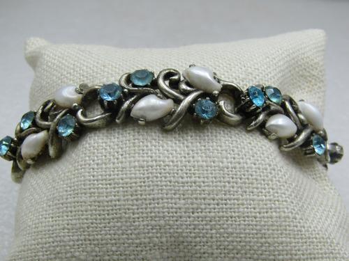 Vintage Lisner Faux Pearl Square Rhinestone Bracelet, 7".  Mid-Century (1 of 8)