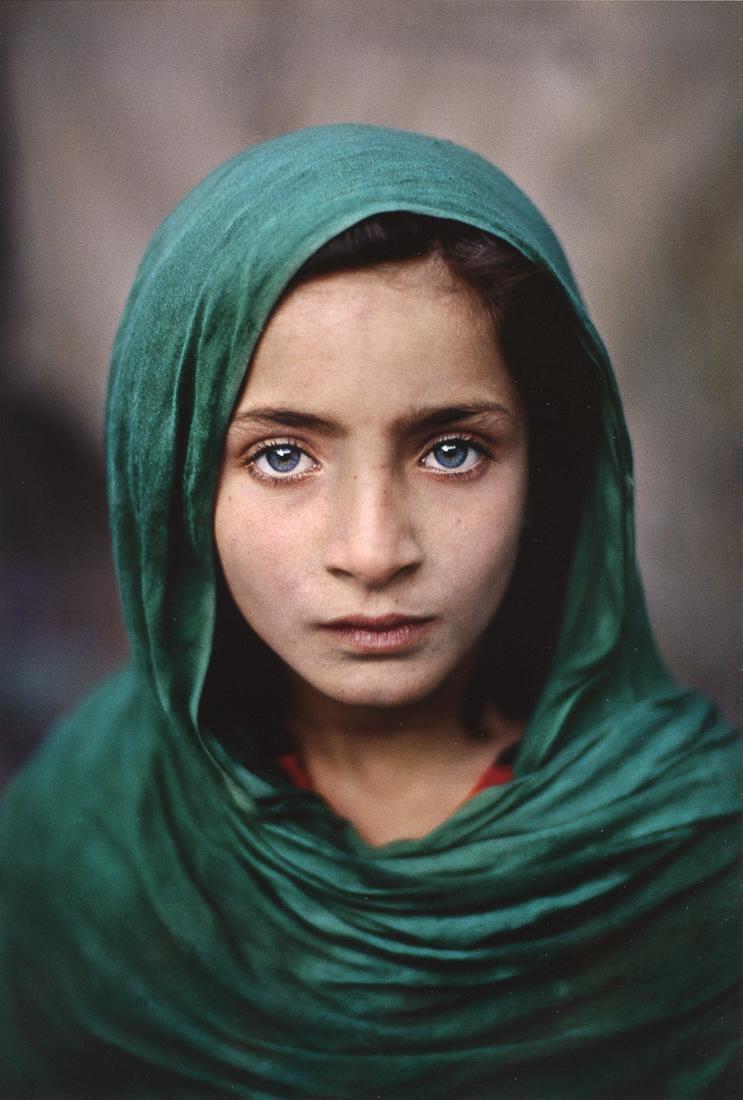 STEVE MCCURRY - Girl With Green Shawl, Pakistan 2002 (1 of 1)