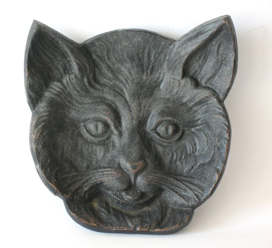 Vintage cast brass cat face dresser tray. (1 of 3)