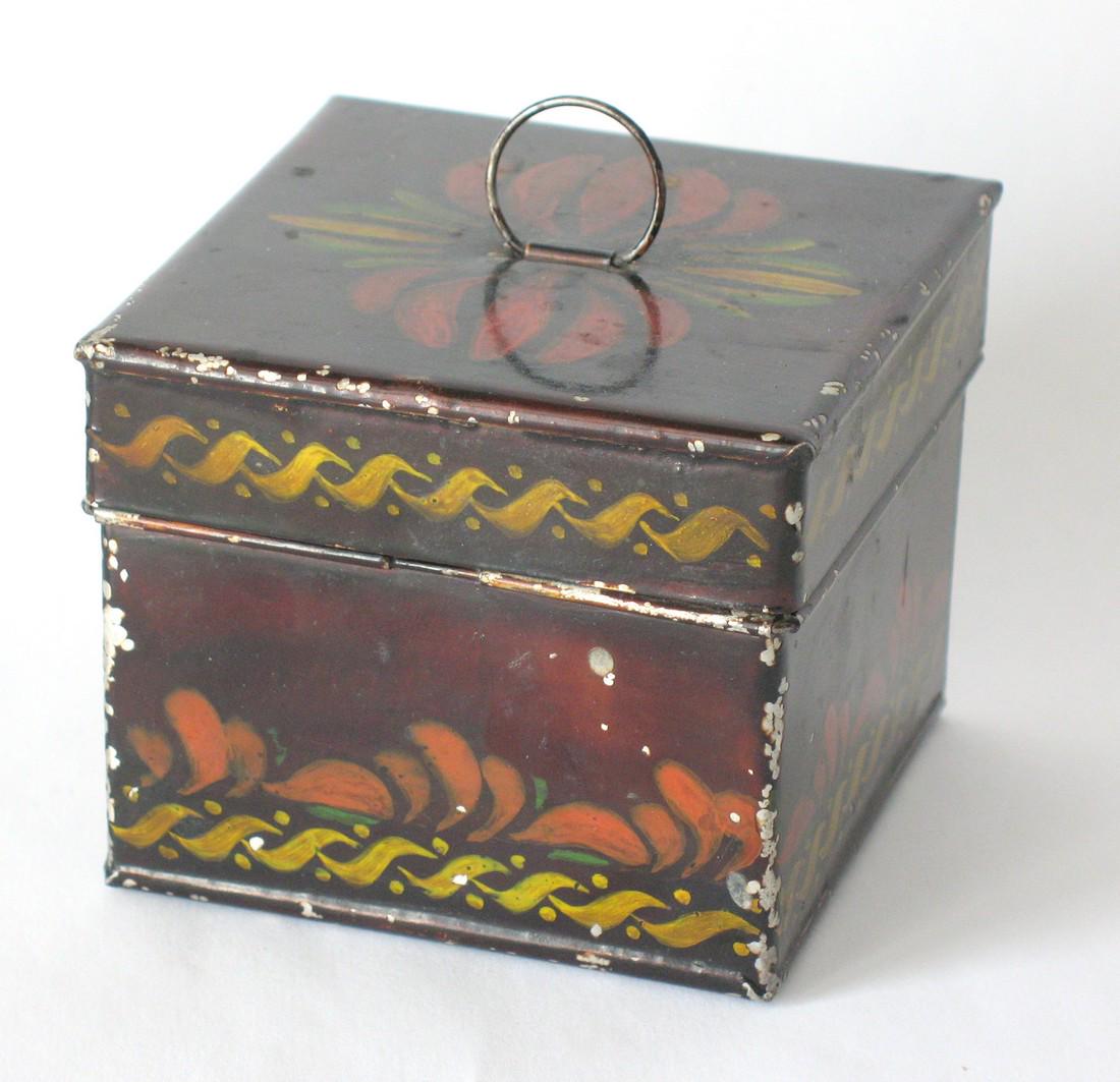 Vintage New England tole ware trinket box. (1 of 7)