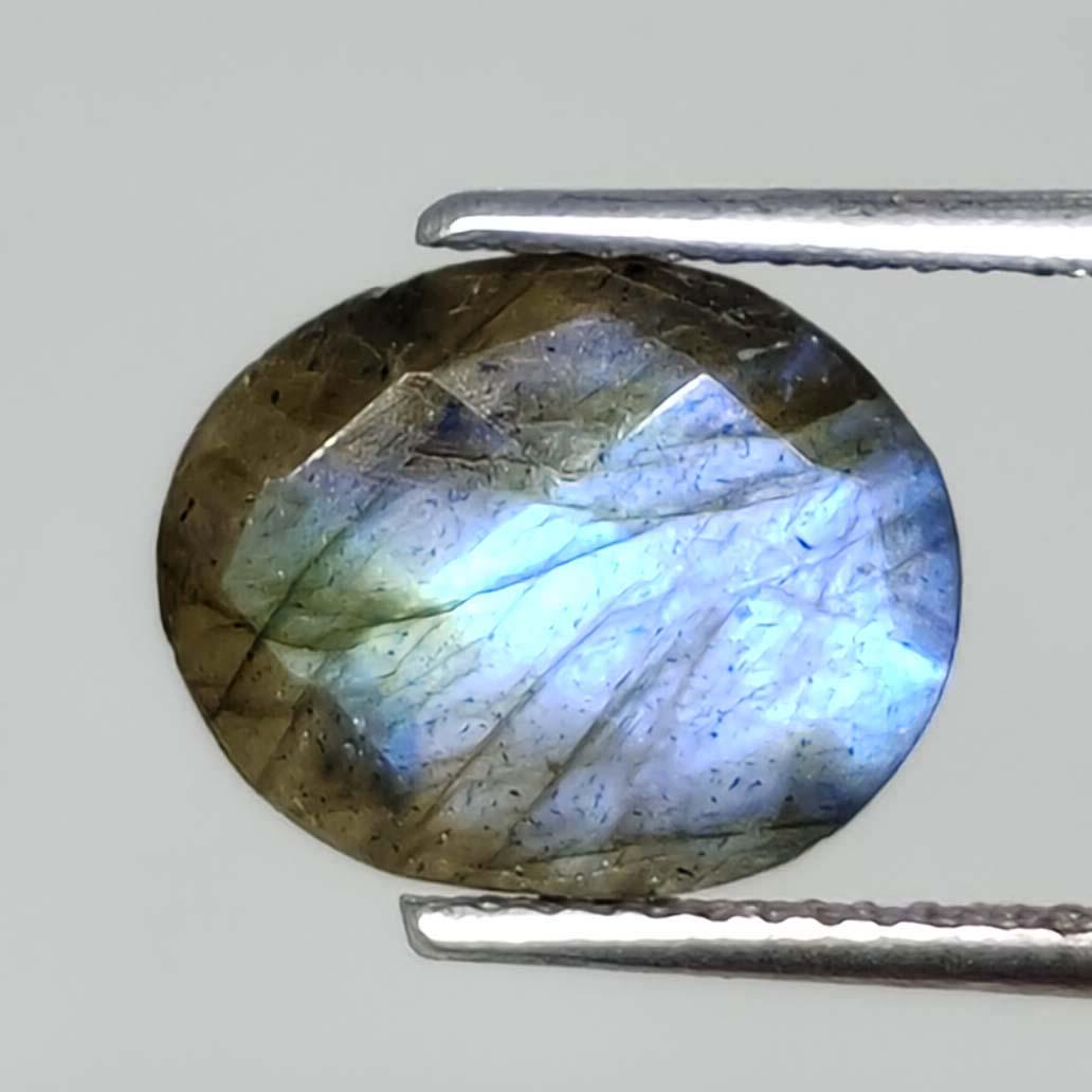 2.60 ct Natural Faceted Labradorite: No Reserve! Title: 2.60 ct Natural Faceted Labradorite Additional Info: Gemstones: Labradorite Carat Weights: 2.60 ct Size/Dimensions: 11 X 9 mm Origin : Labrador Materials: Labradorite Weight Unit: C