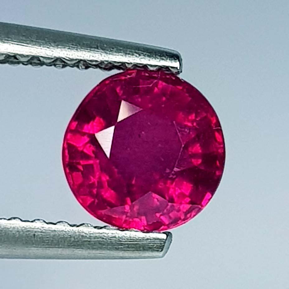 1.33 Ct  Natural Ruby Round Cut (1 of 4)