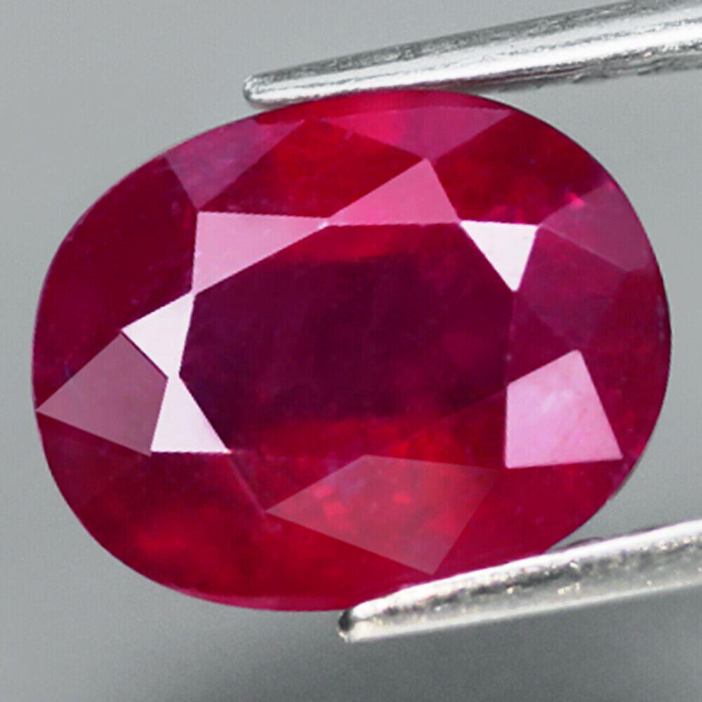 3,90 cts Natural Oval Blood Red Ruby (1 of 3)