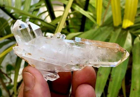 Amazing Natrual Quartz Crystals Formation - 42.83 Grams - 79X46X25 mm: Amazing Natrual Quartz Crystals Formation - 42.83 Grams - 79X46X25 mm Reserve: $90.00 Shipping:Domestic: Flat-rate of $23.00 to anywhere within the contiguous U.S.International: Foreign shipping