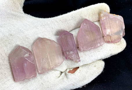 Natural Pink Kunzite Spodumene Crystals Lot From Afghanistan: Natural Pink Kunzite Spodumene Crystals Lot From Afghanistan All 5 crystals are V-Shape Terminated And Undamaged weight - 107.70 Gram dimensions - 37*30*13 mm treatment : Natural Origin :