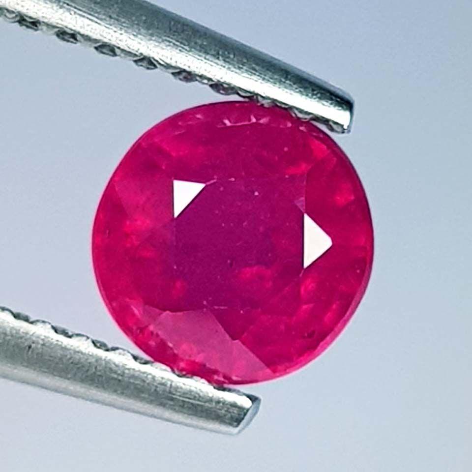 1.19 Ct  Natural Ruby Round Cut (1 of 5)