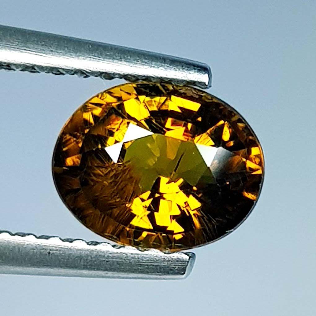 Natural Mali Garnet Oval Cut - 1.35 ct: No Reserve! Title: Natural Mali Garnet Oval Cut - 1.35 ct Color/Clarity: SI Carat Weight: 1.35 Size/Dimensions: 7.40 x 5.90 x 4.10 Additional Information: Oval - Mali Shipping: Domestic: Flat-rate of