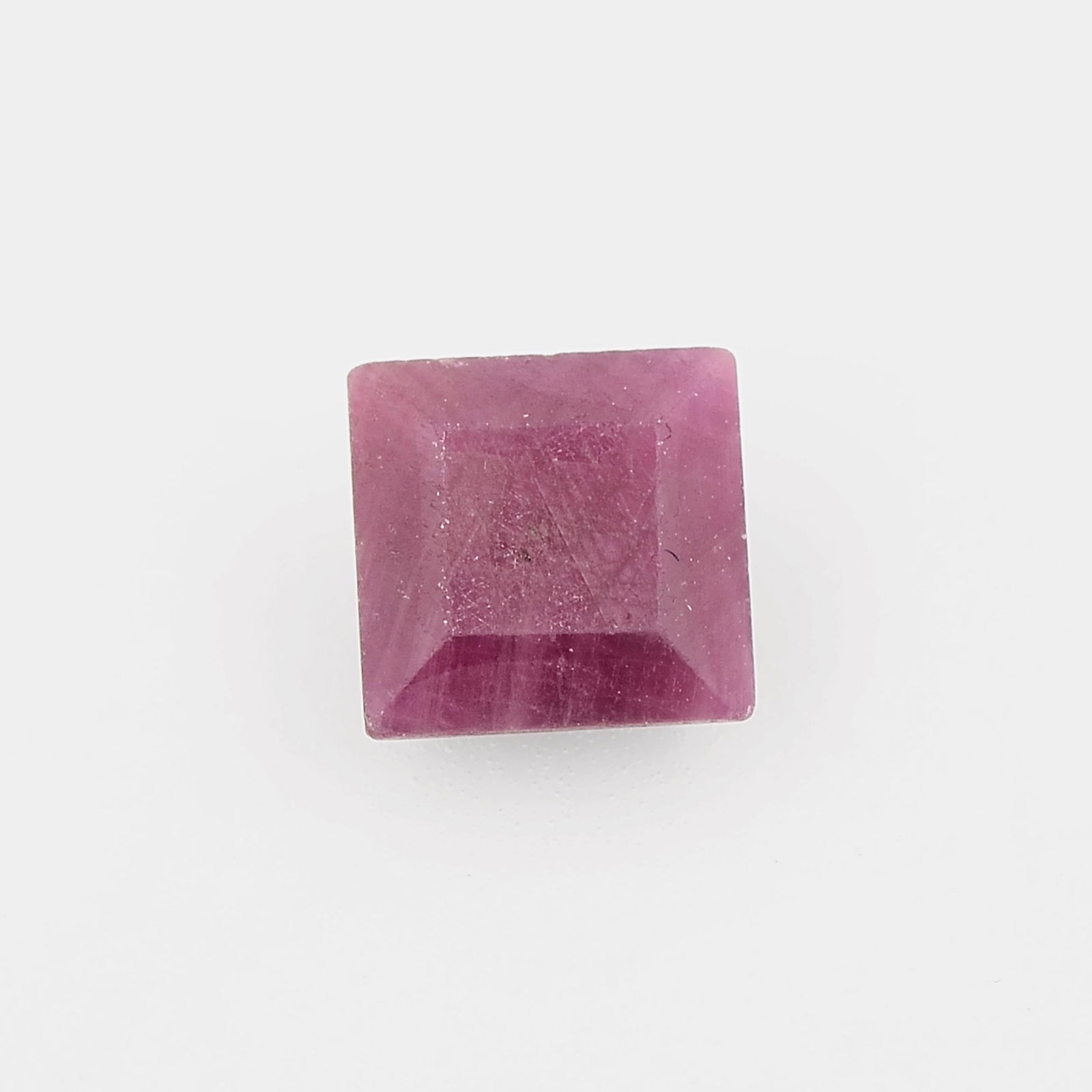 1.9 Carat Red Color Square Natural Ruby Loose Gemstone 1 Pieces: No Reserve! Title: 1.9 Carat Red Color Square Natural Ruby Loose Gemstone 1 Pieces Additional Information: Specification of Gemstone Stone : Ruby Shape : Square Size : 4.5H x 6L x 6W mm Color : Red Cu