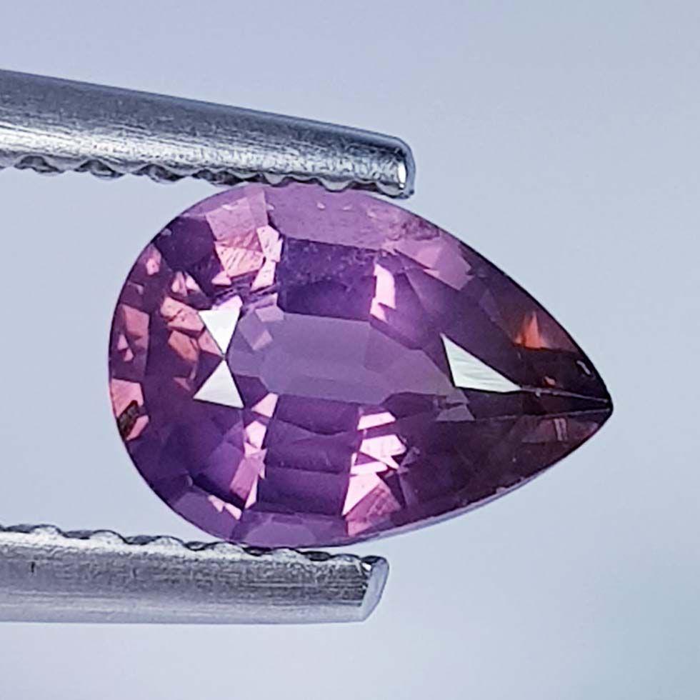Natural Spinel Pear Cut 0.93 ct: No Reserve! Title: Natural Spinel Pear Cut 0.93 ct Color/Clarity: VVS Carat Weight: 0.93 Size/Dimensions: 7.20 x 5.20 x 3.50 Additional Information: Pear - Burma Shipping: Domestic: Flat-rate of $7.0