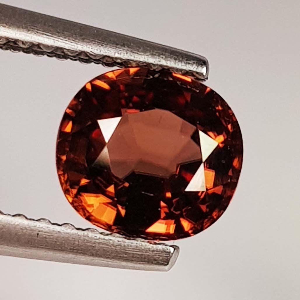 1.53 ct Natural Zircon Oval Cut: No Reserve! Title: 1.53 ct Natural Zircon Oval Cut Color/Clarity: VVS Carat Weight: 1.53 Size/Dimensions: 6.70 x 6.20 x 3.40 Additional Information: Oval - Cambodia Shipping: Domestic: Flat-rate of $