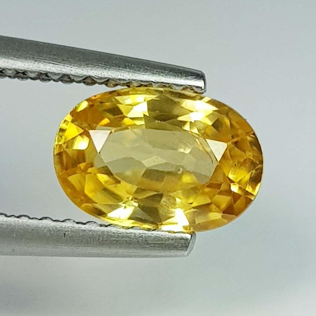 1.72 ct Natural Zircon Oval Cut: No Reserve! Title: 1.72 ct Natural Zircon Oval Cut Color/Clarity: VVS Carat Weight: 1.72 Size/Dimensions: 8.00 x 5.50 x 3.50 Additional Information: Oval - Cambodia Shipping: Domestic: Flat-rate of $